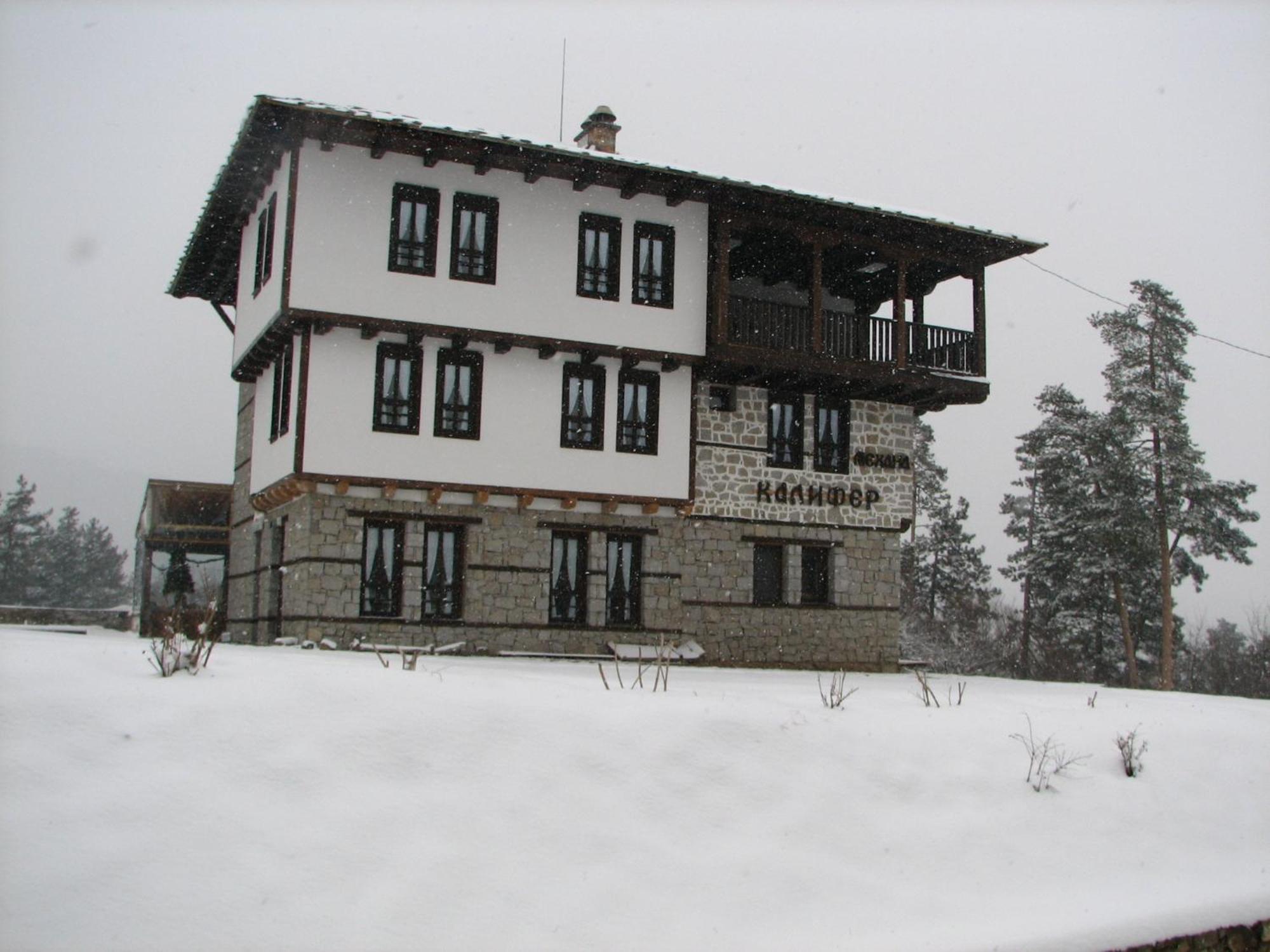 Family Hotel Kalifer Kalofer Exterior photo