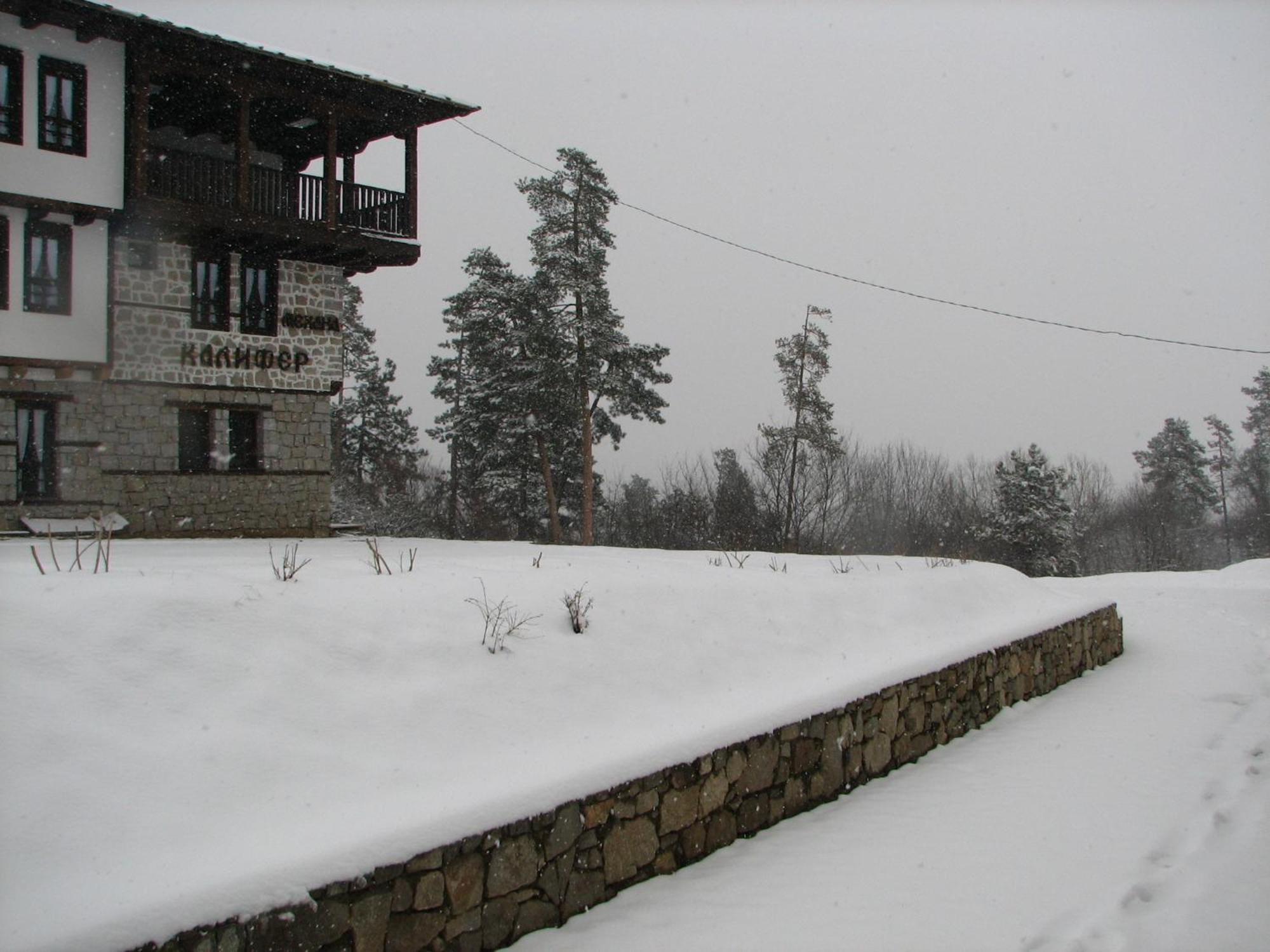 Family Hotel Kalifer Kalofer Exterior photo