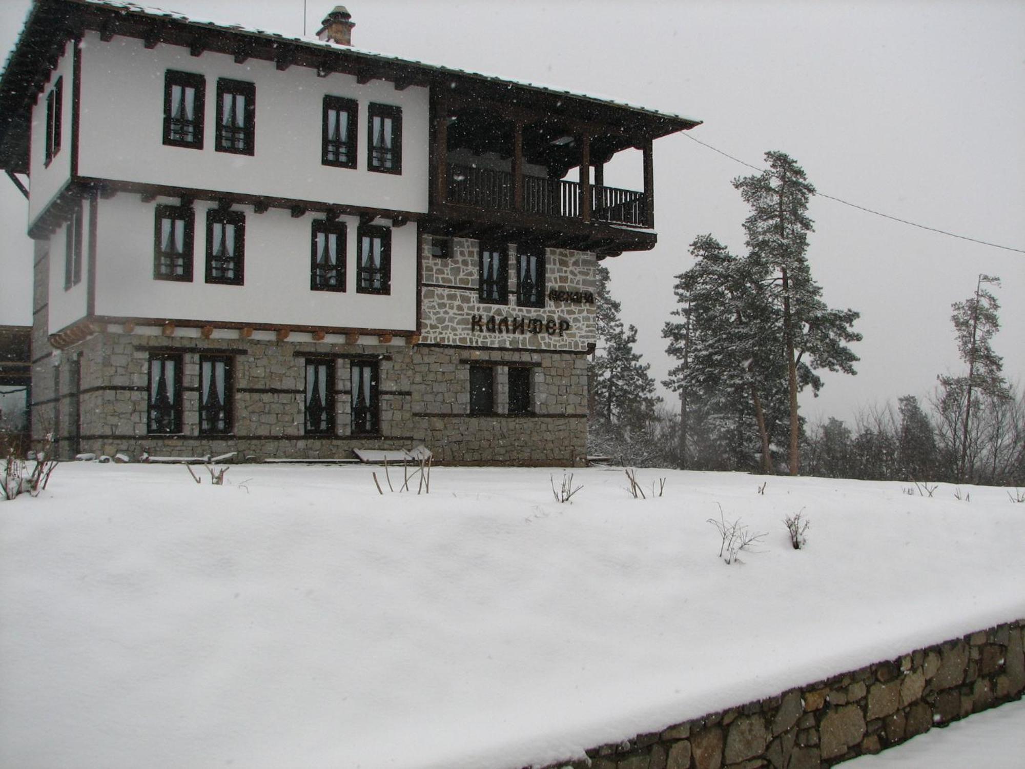 Family Hotel Kalifer Kalofer Exterior photo