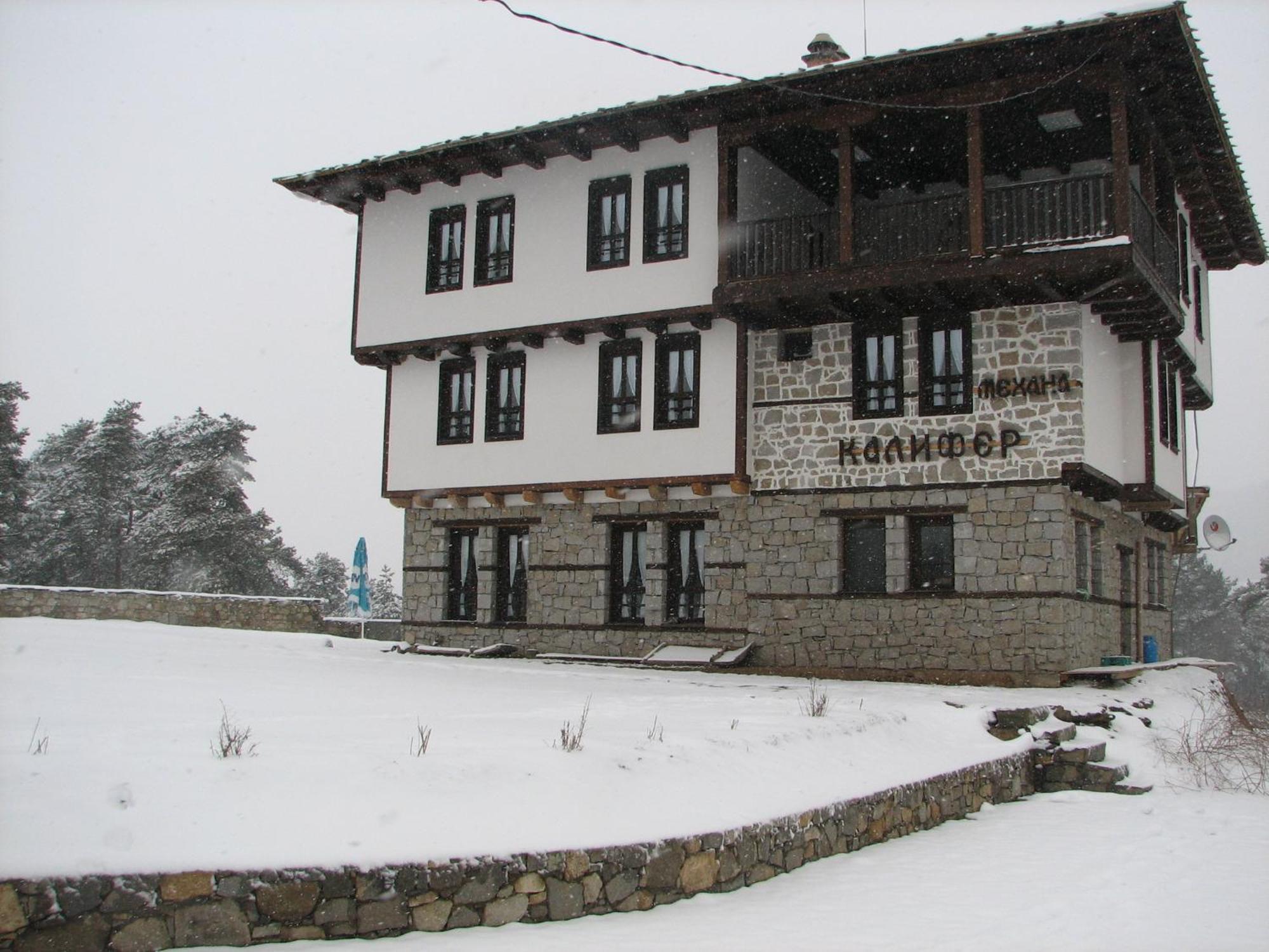 Family Hotel Kalifer Kalofer Exterior photo