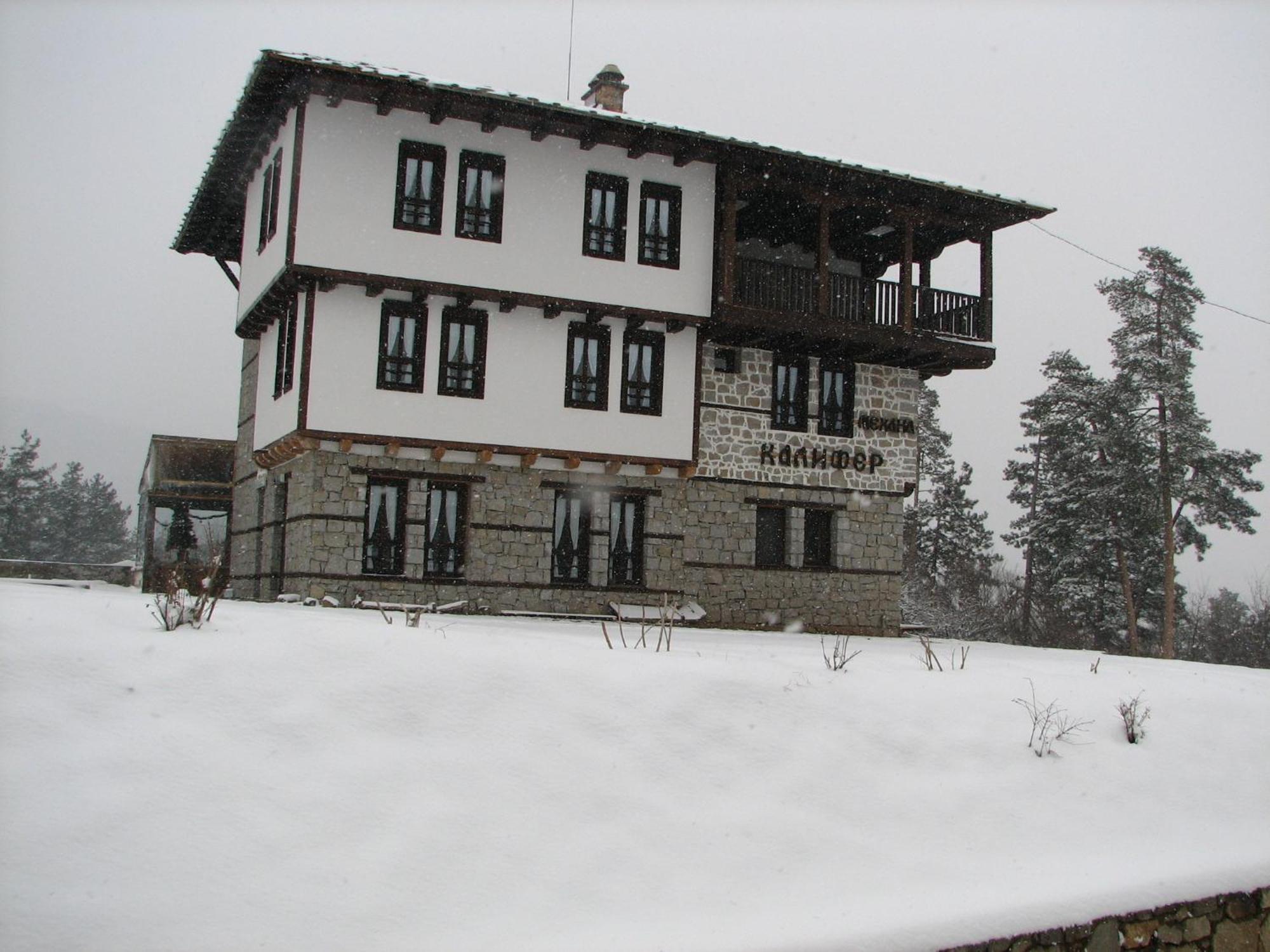 Family Hotel Kalifer Kalofer Exterior photo