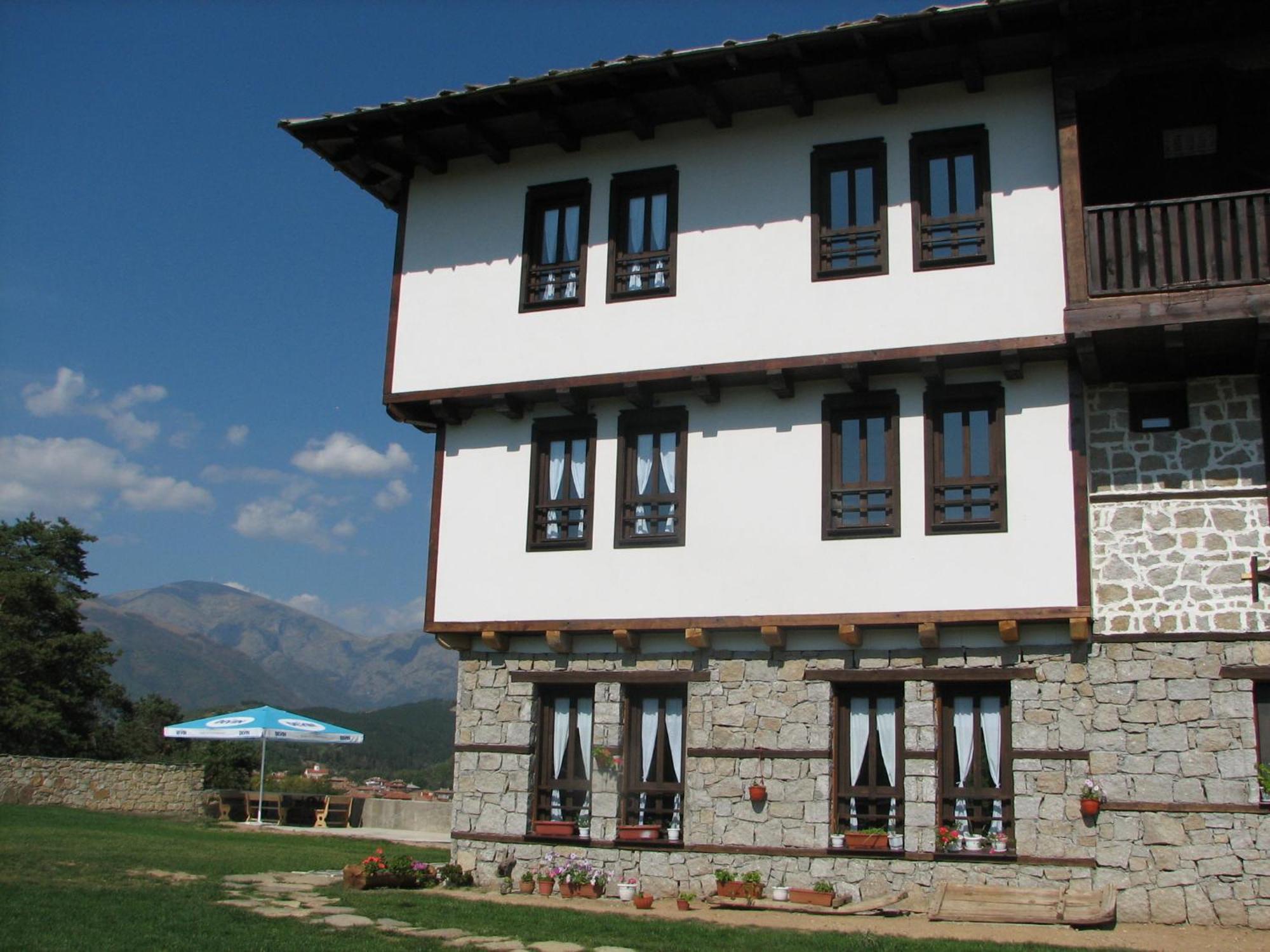 Family Hotel Kalifer Kalofer Exterior photo