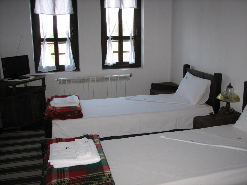 Family Hotel Kalifer Kalofer Room photo