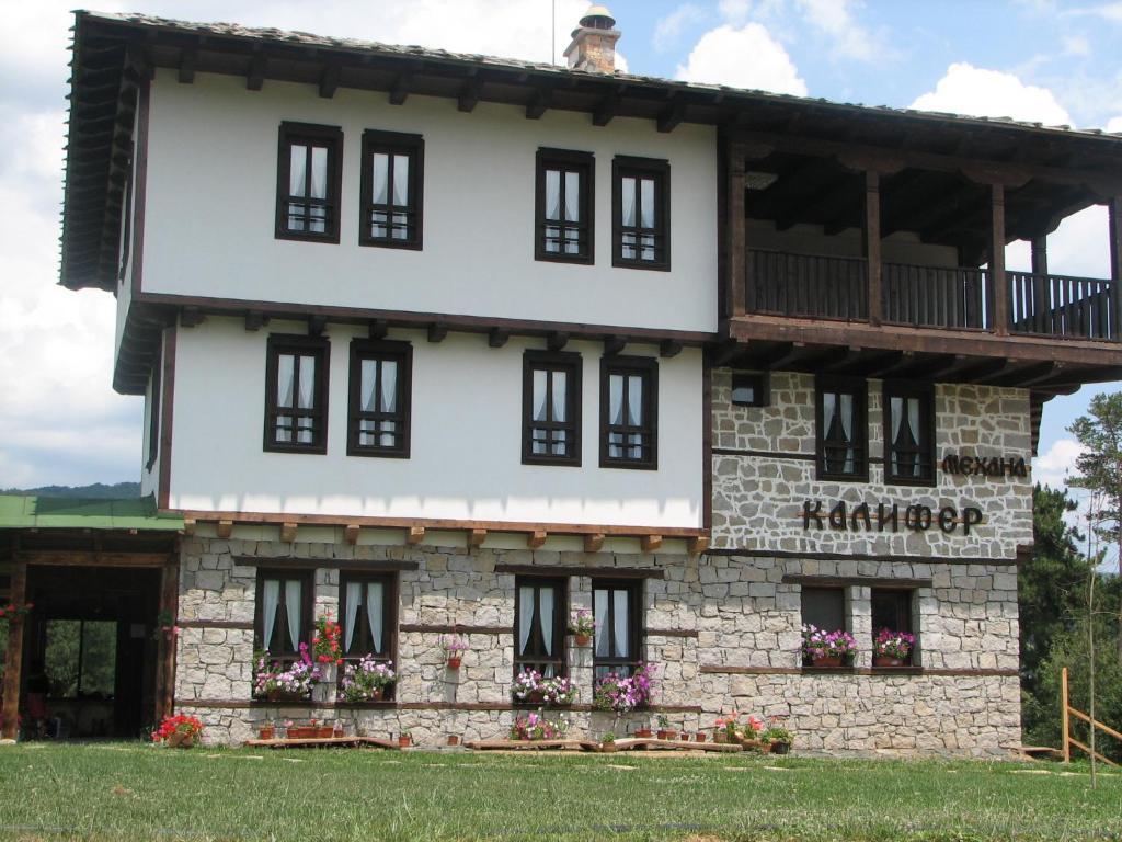 Family Hotel Kalifer Kalofer Exterior photo
