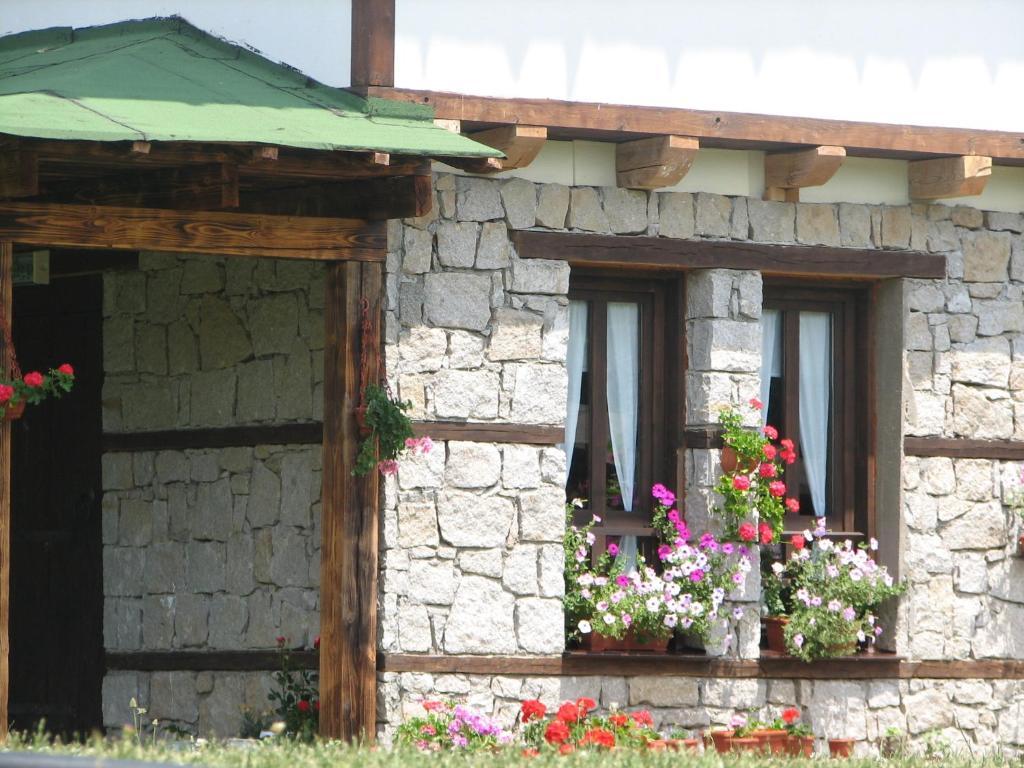 Family Hotel Kalifer Kalofer Exterior photo